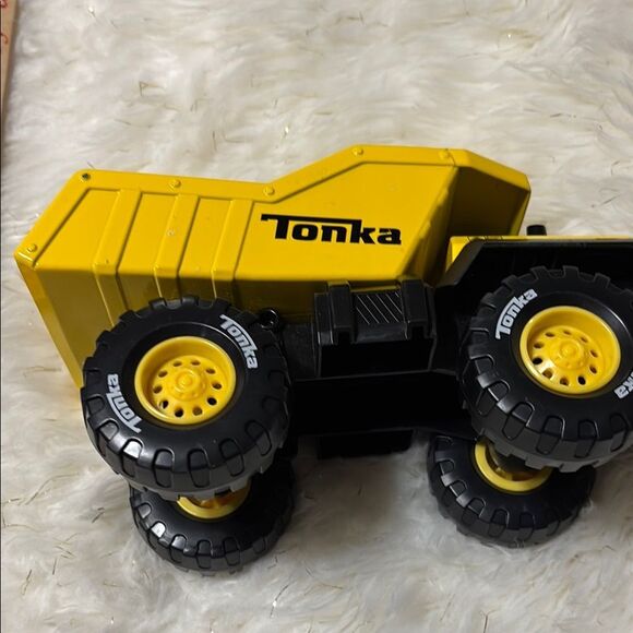 8 x 4.5" Tonka Retro Dump Metal Classics Truck NWOT - Picture 2 of 7